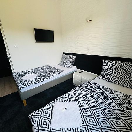 Hotel Lesny Korne Екстер'єр фото